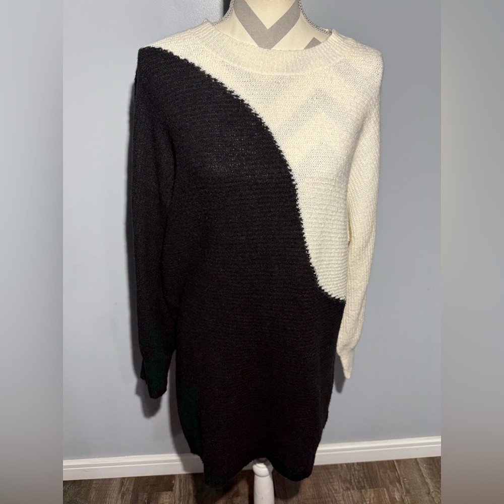 Blu Pepper Two-Tone Sweater in Black and Cream